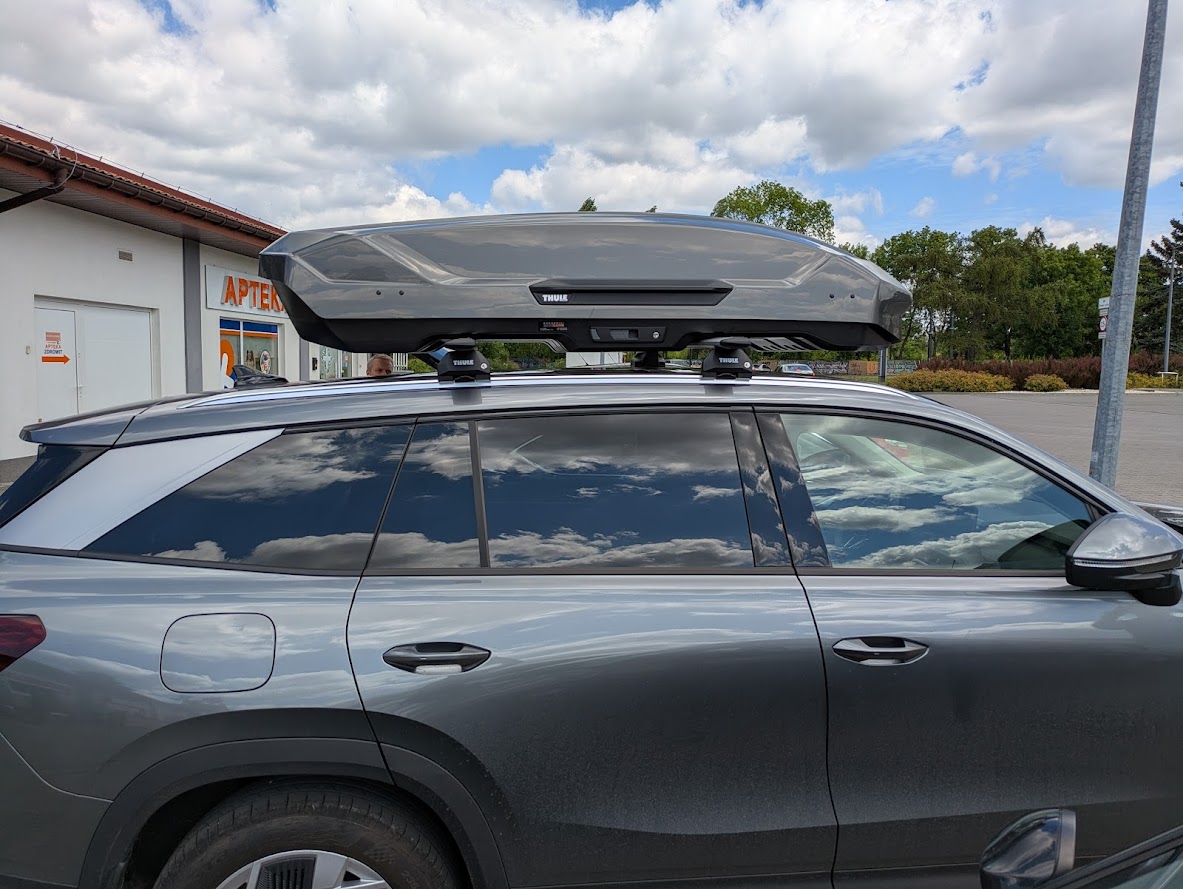 Skoda Kodiaq z zamontowanym boxem Thule Motion 3 L Titan ? test przestrzeni i klapy bagażnika